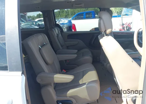 2015 Chrysler Town & Country Touring из США, поврежденный, VIN 2C4RC1BG7FR561552